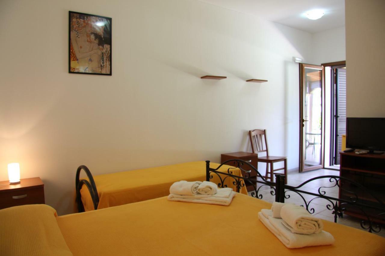 Il Casale Di Zio Marco Vila Torre Chianca Exterior foto